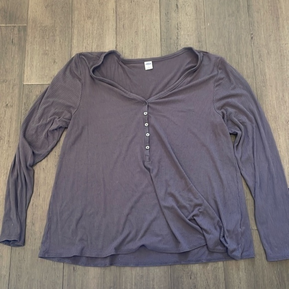 Old Navy Super soft ribbed long sleeved shirt with button detail.